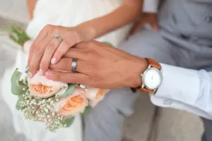 what hand to wear wedding ring