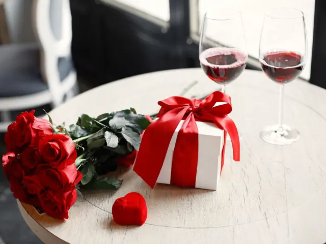 50 Thoughtful Wedding Anniversary Gift Ideas For Every Year, Budget, And Personality (2026)