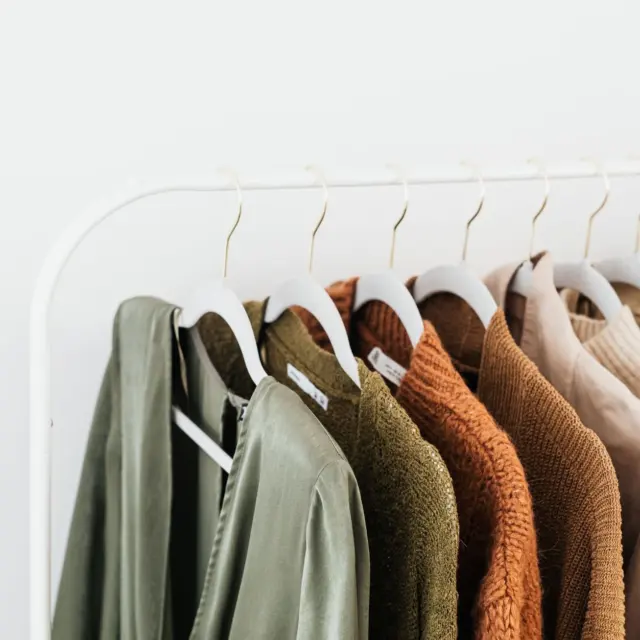 Capsule Wardrobe Made Simple: How To Build A Stylish, Low-Stress Closet In 2026