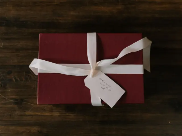 10-Year Anniversary Gift Ideas: Timeless Presents To Celebrate A Decade Together (2026)